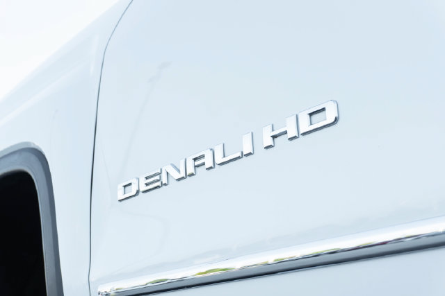 Used 2017 GMC Sierra 2500 Denali w/ Duramax Plus Package AWD/4WD image 5