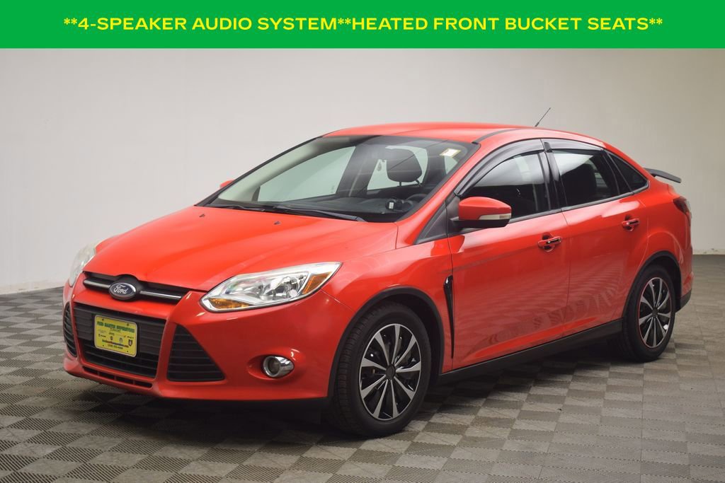 Used 2012 Ford Focus SE w/ SE Winter Pkg image 2