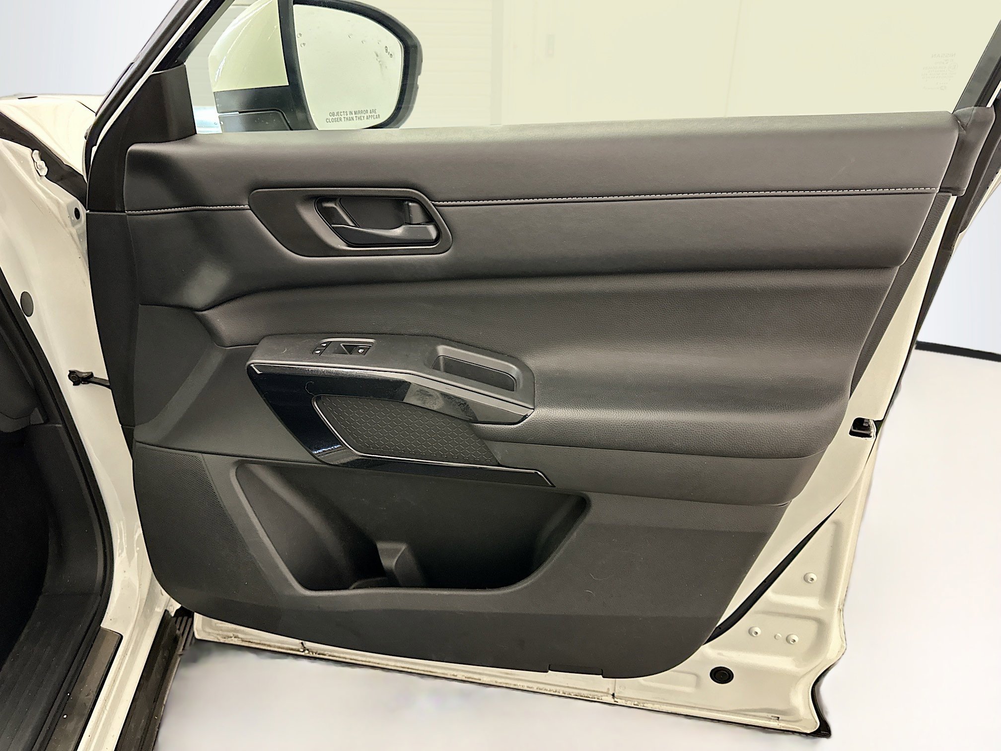 Used 2023 Nissan Pathfinder SV w/ SV Premium Package image 35