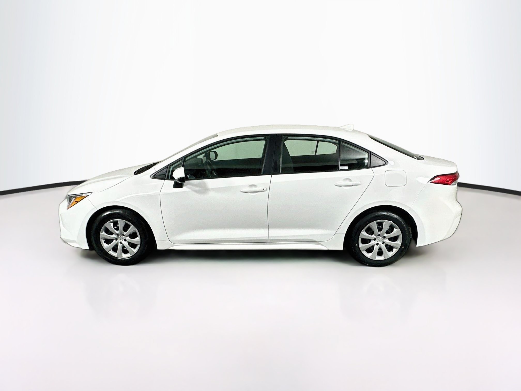 Used 2025 Toyota Corolla LE FWD image 4