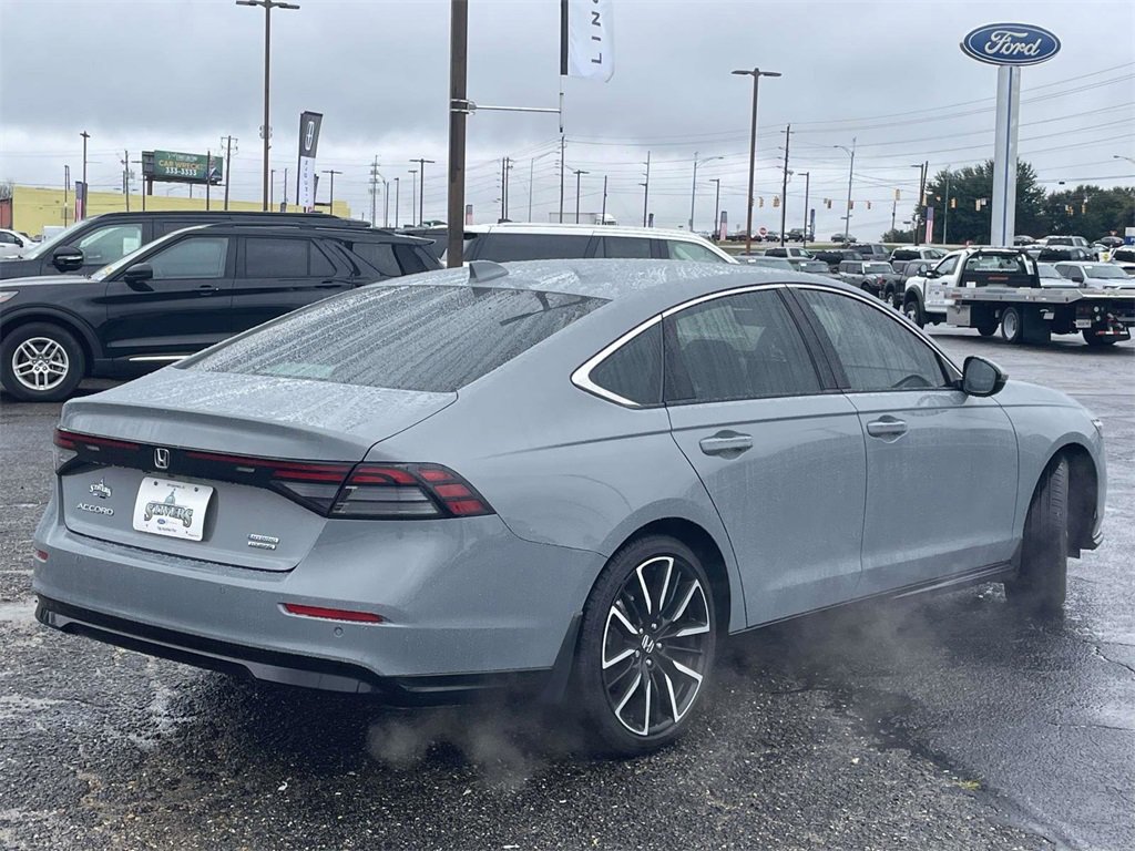 Used 2024 Honda Accord Touring image 3