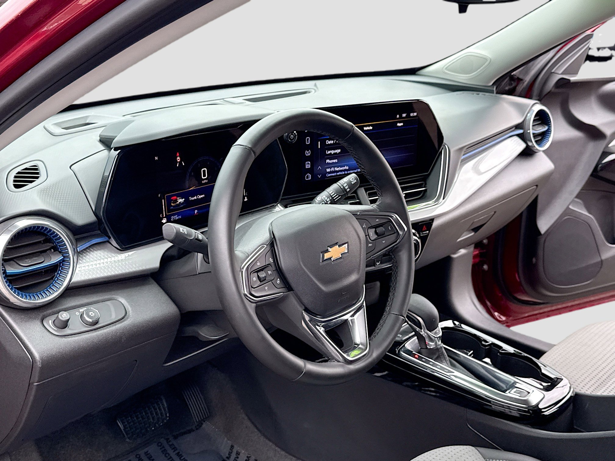 Used 2025 Chevrolet Trax LT w/ LT Convenience Package FWD image 4
