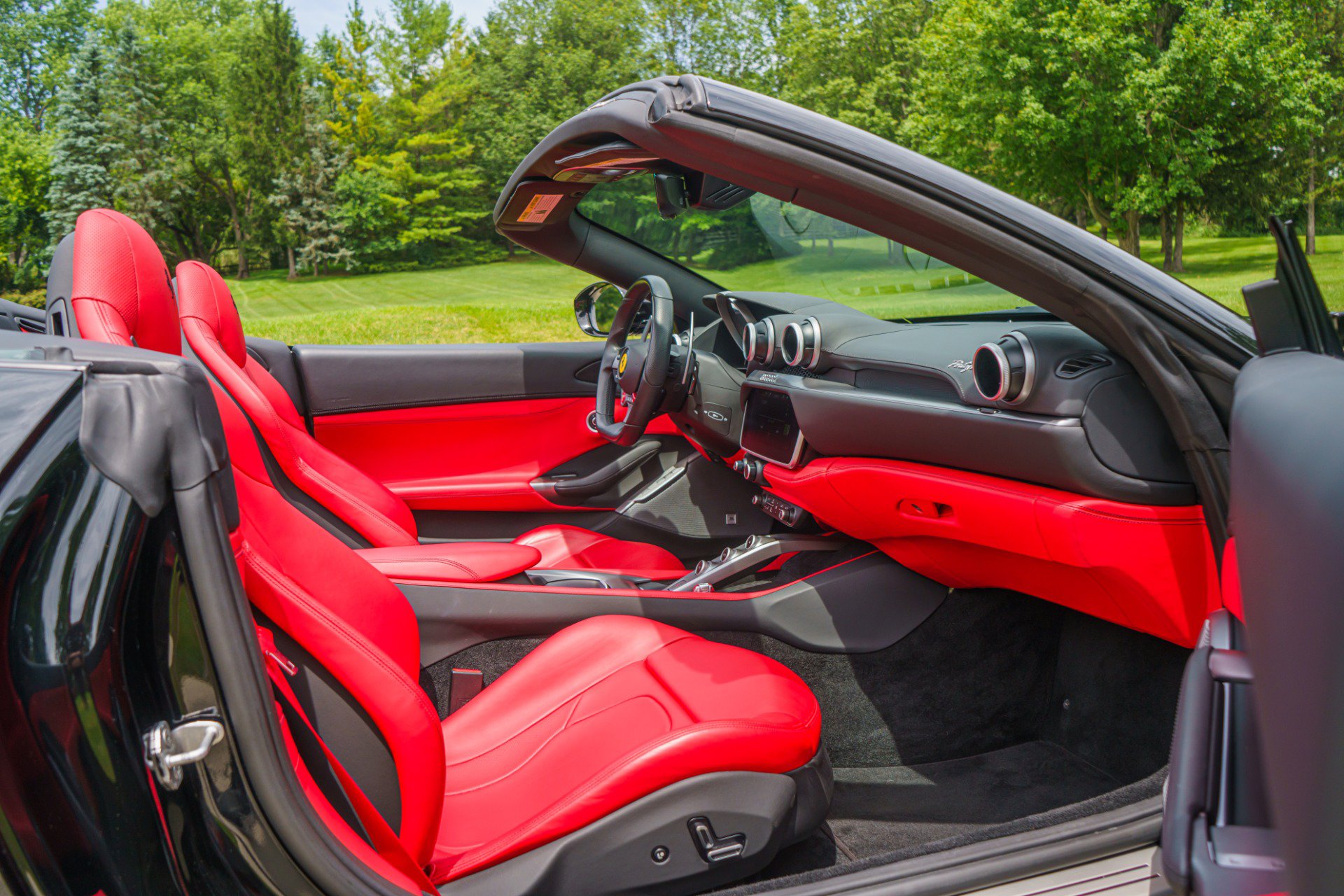 Used 2019 Ferrari Portofino RWD image 51