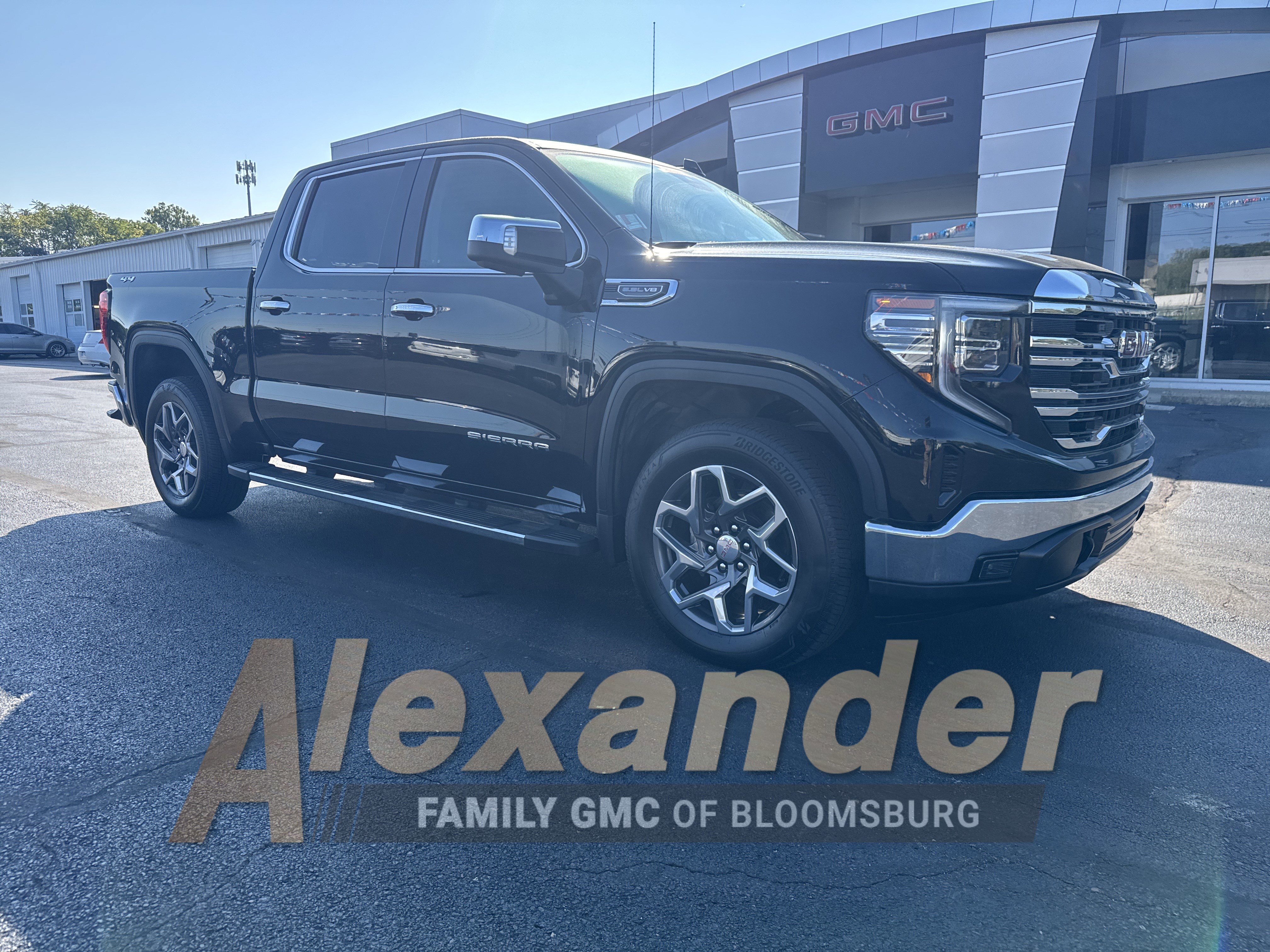 Used 2022 GMC Sierra 1500 SLT w/ SLT Premium Package image 1