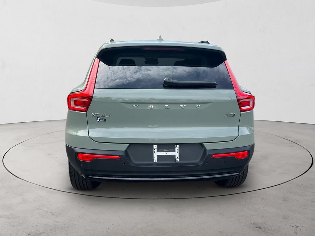 Certified 2025 Volvo XC40 B5 Plus AWD/4WD image 4