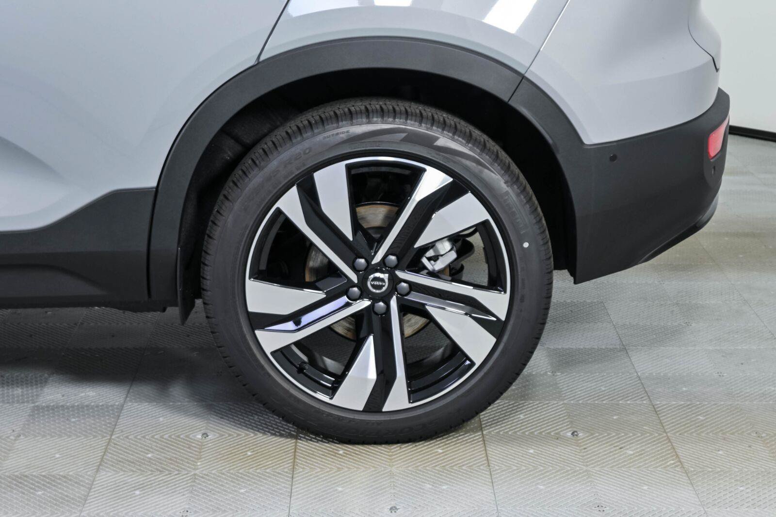 New 2026 Volvo XC40 B5 Plus w/ Climate Package AWD/4WD image 38