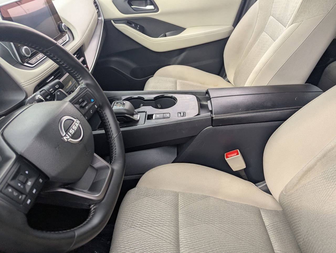 Certified 2025 Nissan Rogue SV image 19