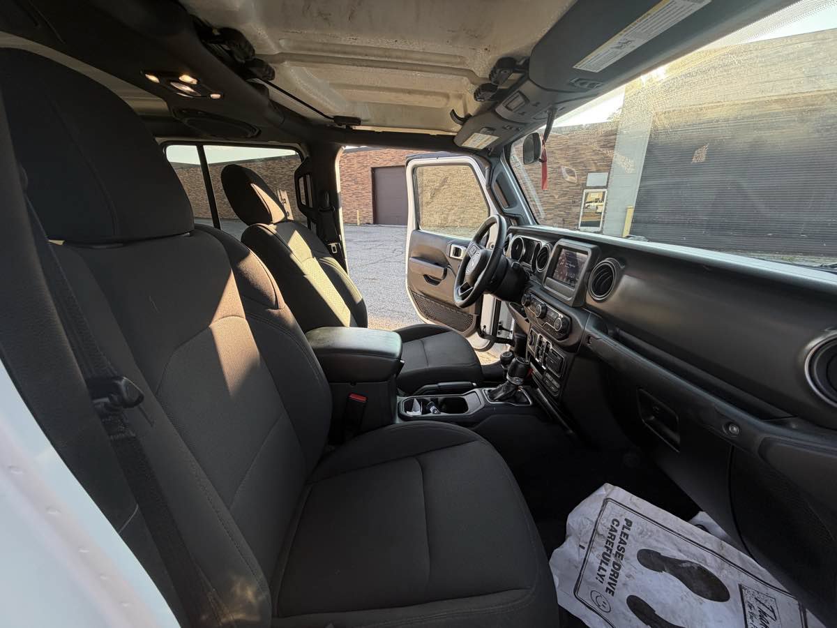 Used 2023 Jeep Gladiator Sport AWD/4WD image 13