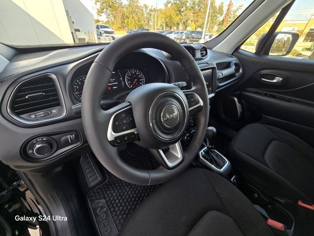 Used 2023 Jeep Renegade Latitude image 12