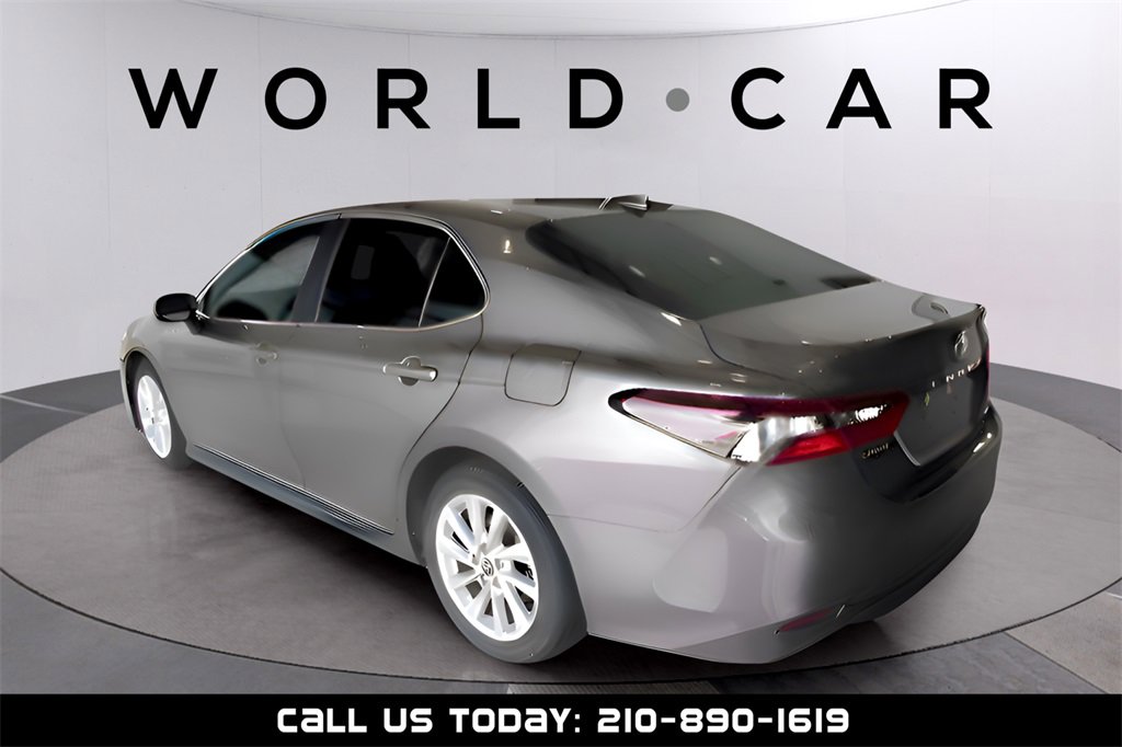 Used 2021 Toyota Camry LE image 5