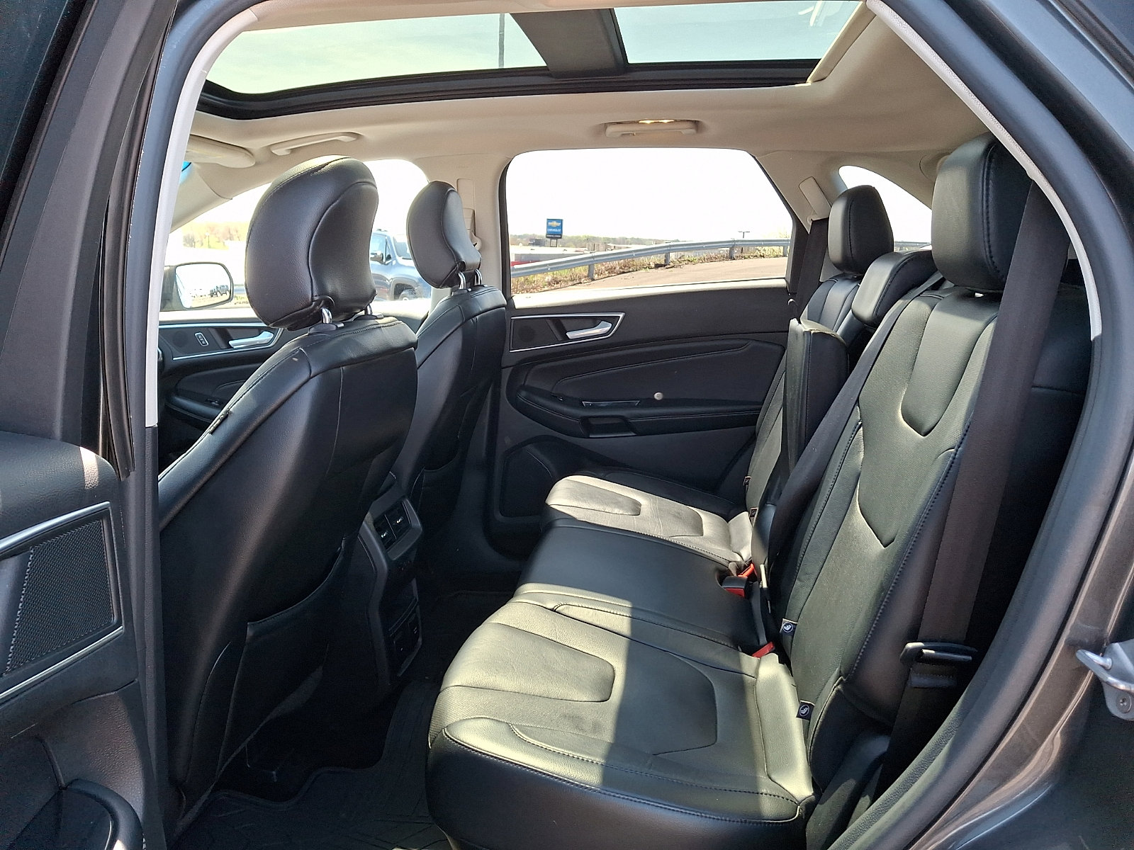 Used 2016 Ford Edge Titanium w/ Equipment Group 301A AWD/4WD image 10