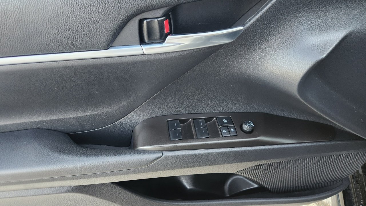 Used 2023 Toyota Camry SE FWD image 14