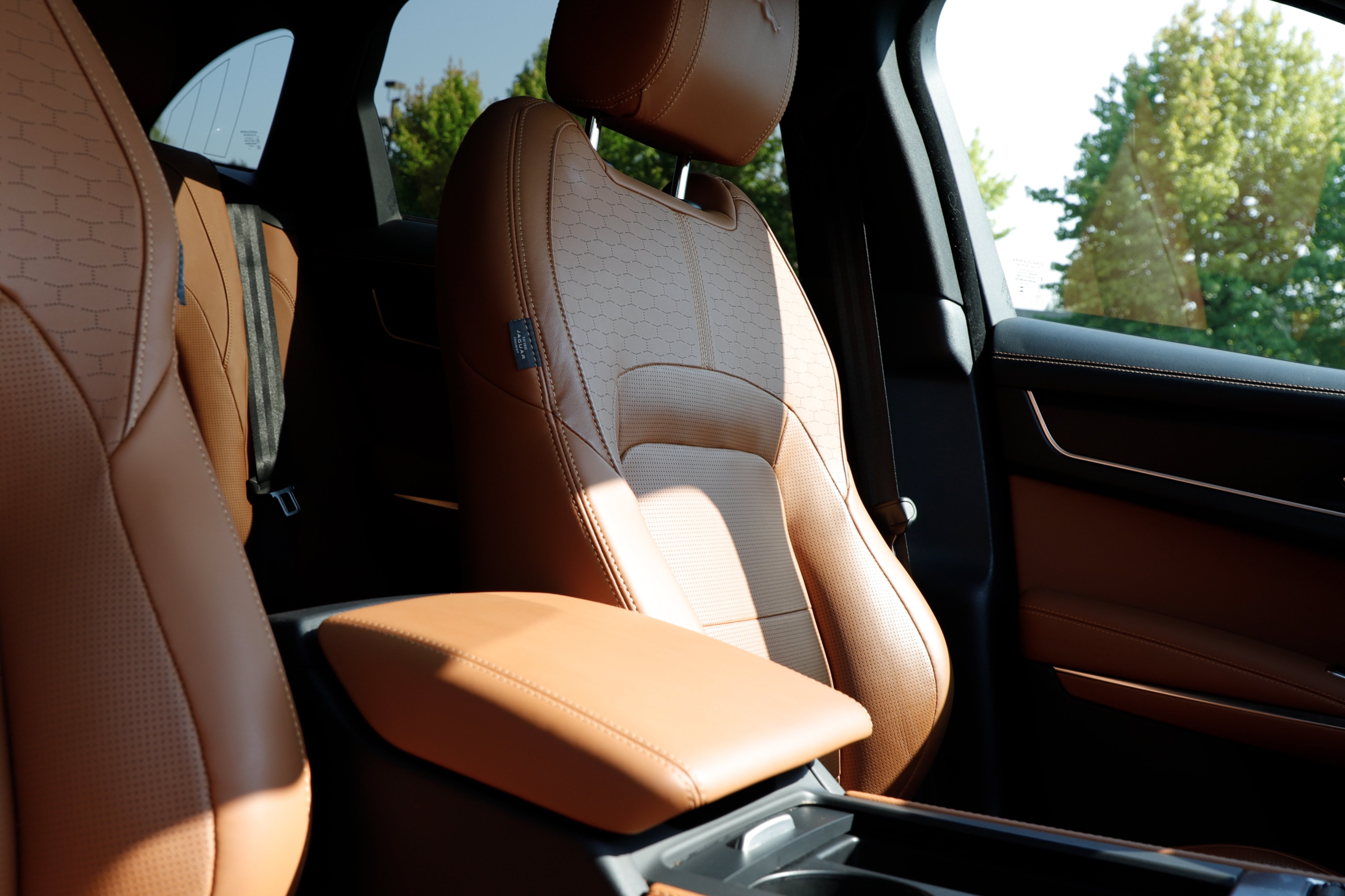 Certified 2025 Jaguar F-PACE R-Dynamic S AWD/4WD image 11