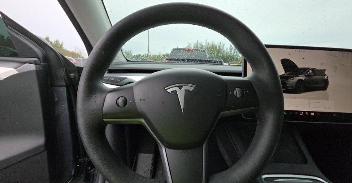 Used 2023 Tesla Model Y Performance AWD/4WD image 3