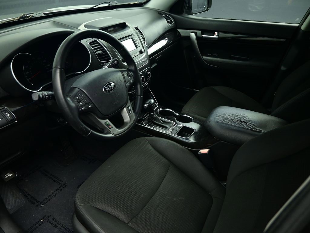 Used 2015 Kia Sorento LX image 16