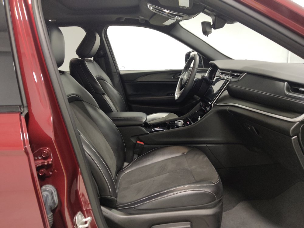 Used 2023 Jeep Grand Cherokee Altitude AWD/4WD image 21