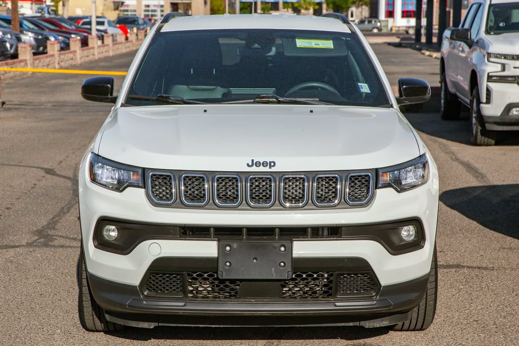Used 2023 Jeep Compass Latitude AWD/4WD image 3
