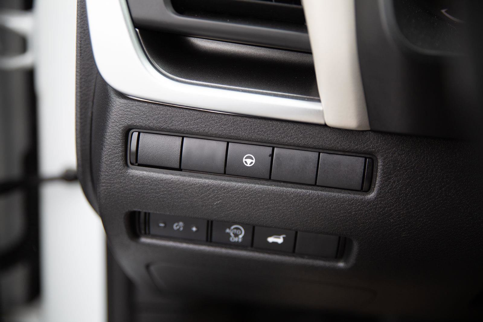 Used 2025 Nissan Rogue SV AWD/4WD image 18