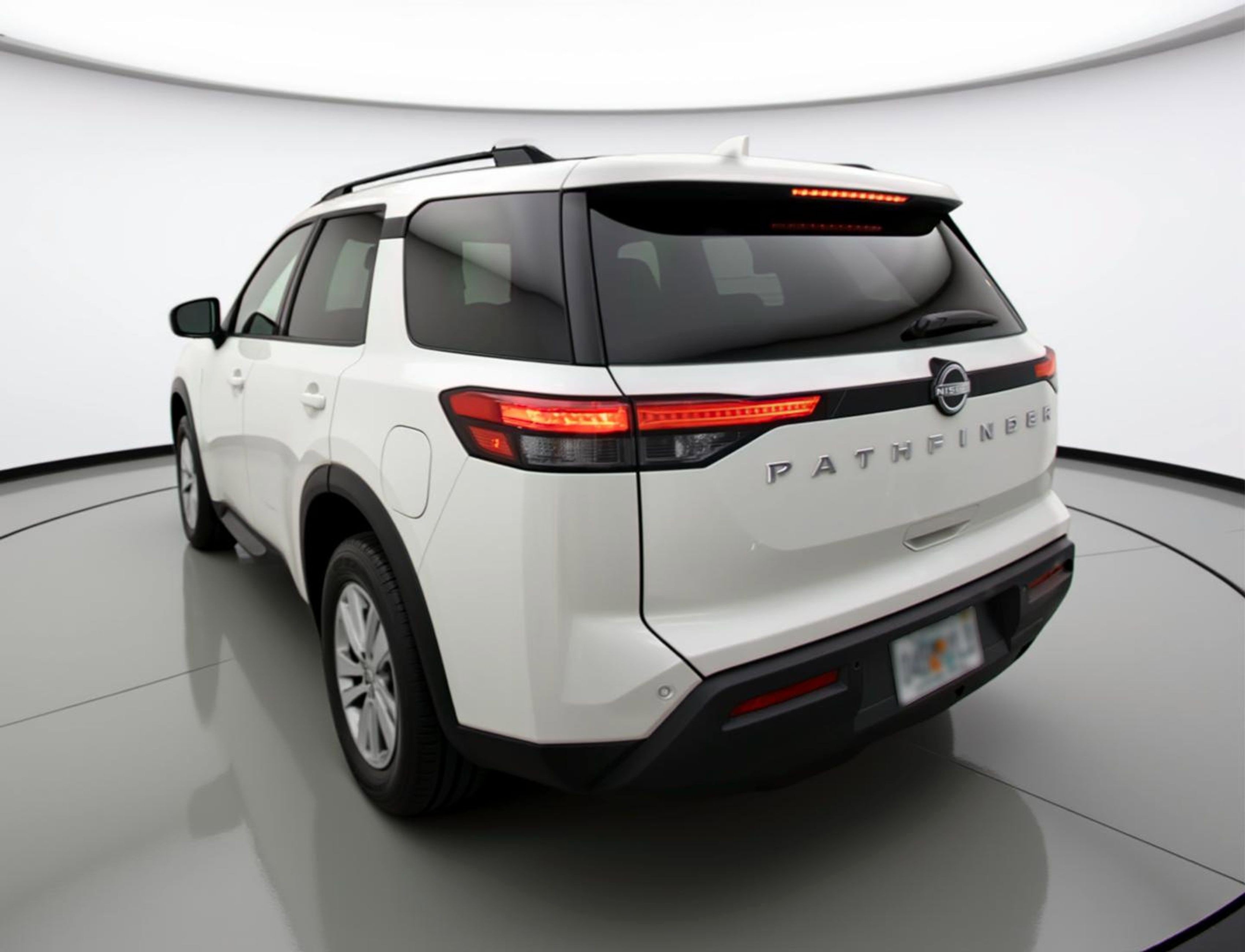 Used 2025 Nissan Pathfinder SV image 6