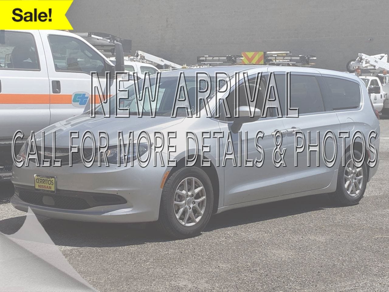 Used 2023 Chrysler Voyager LX FWD image 1