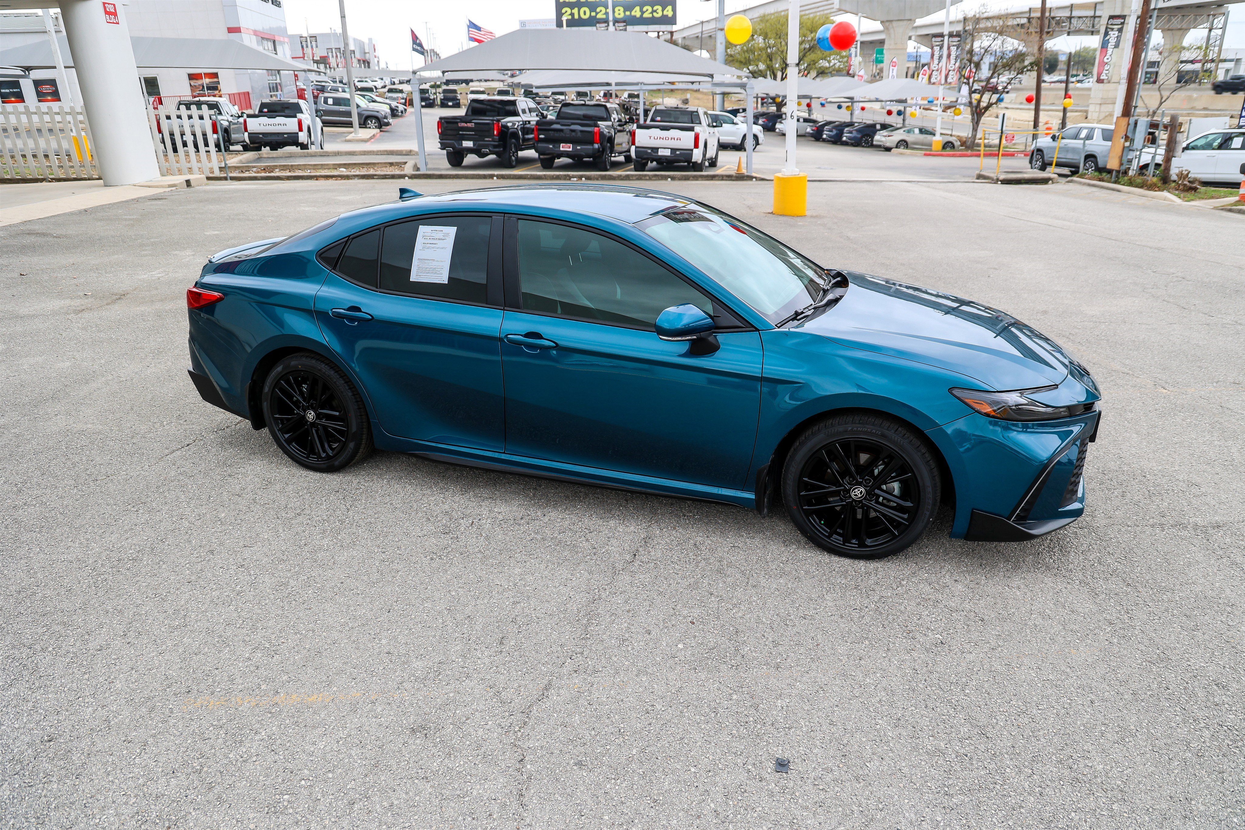 Used 2025 Toyota Camry SE w/ Convenience Package image 6