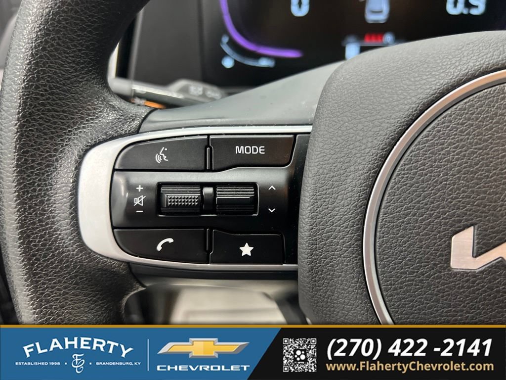 Used 2025 Kia Sportage LX FWD image 23