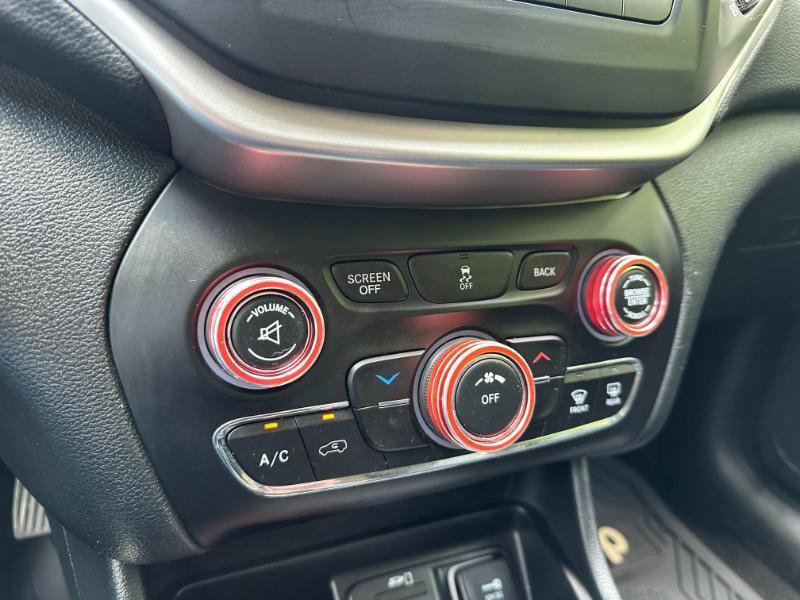 Used 2015 Jeep Cherokee Trailhawk w/ Leather Interior Group AWD/4WD image 36