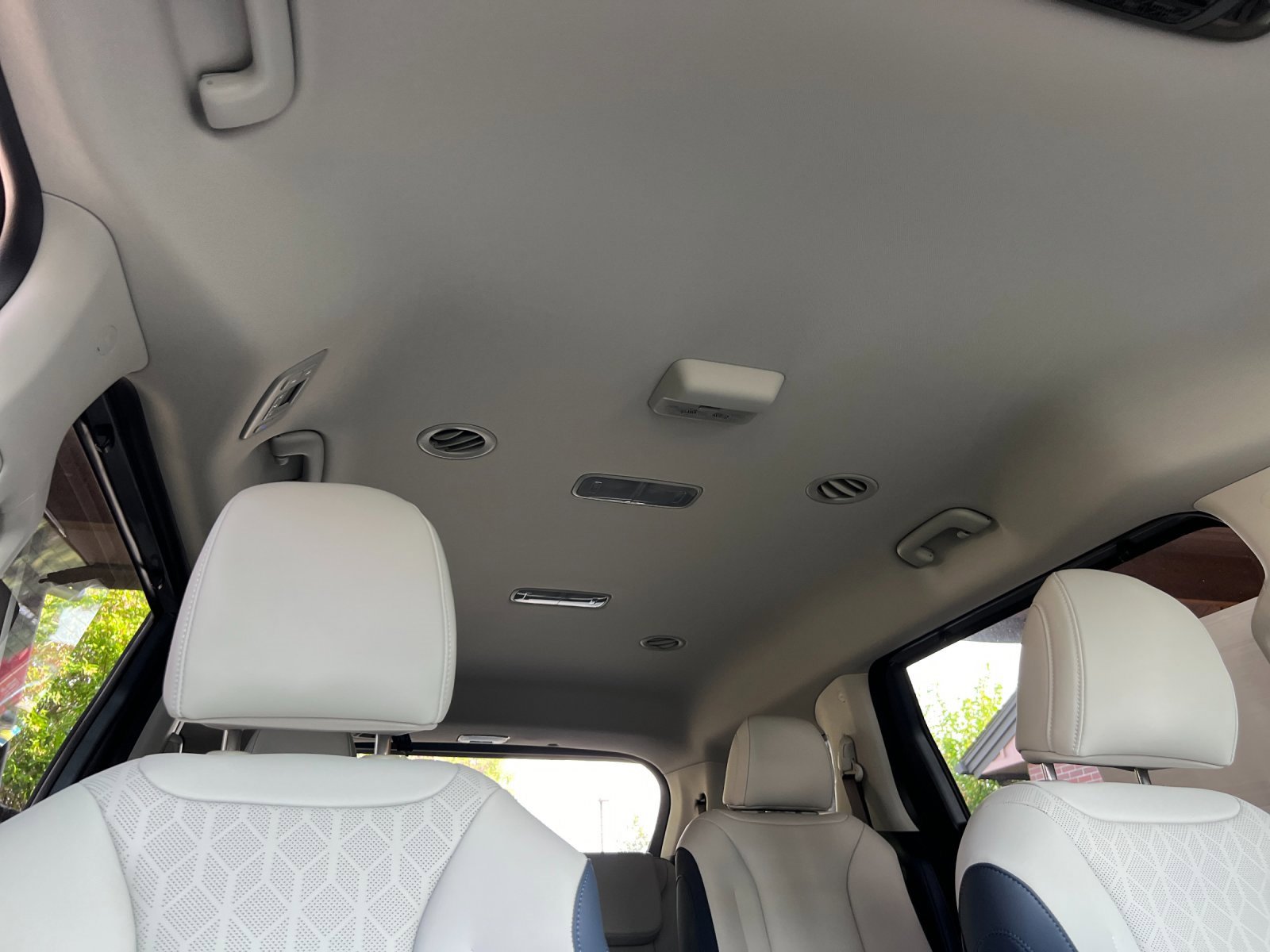 New 2026 Kia Carnival EX image 18