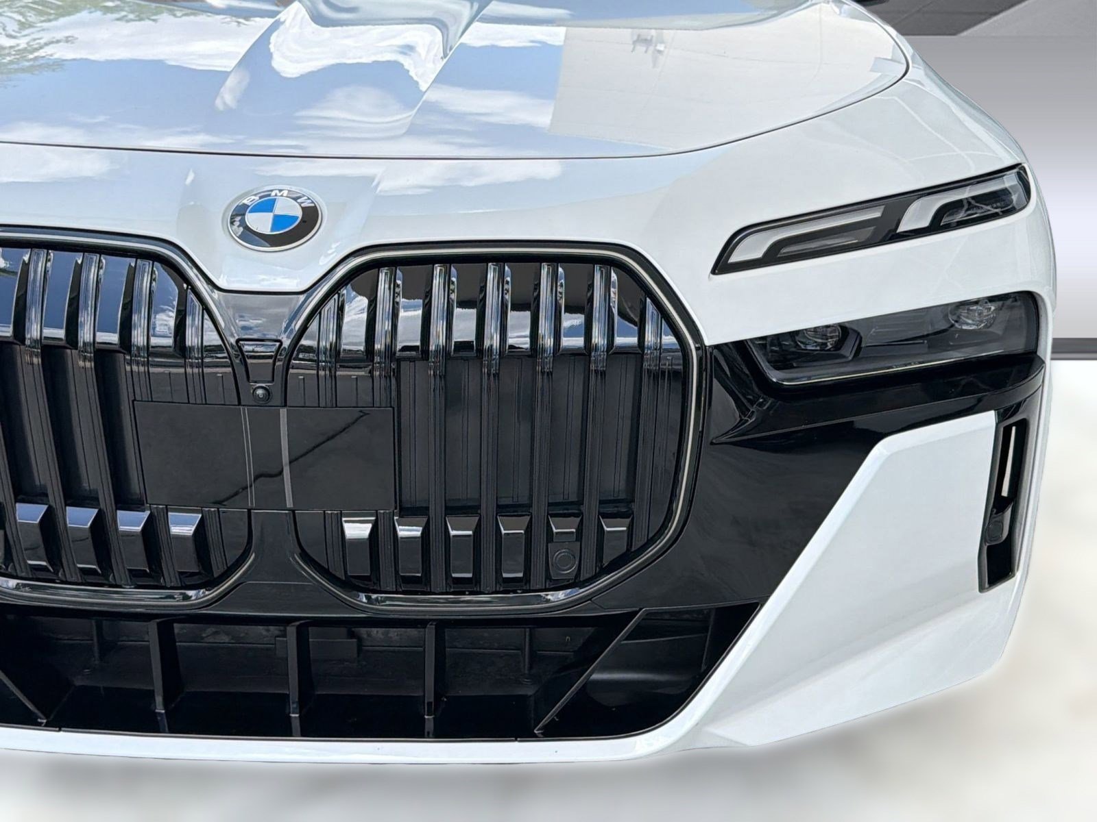 Used 2025 BMW 760i xDrive AWD/4WD image 11