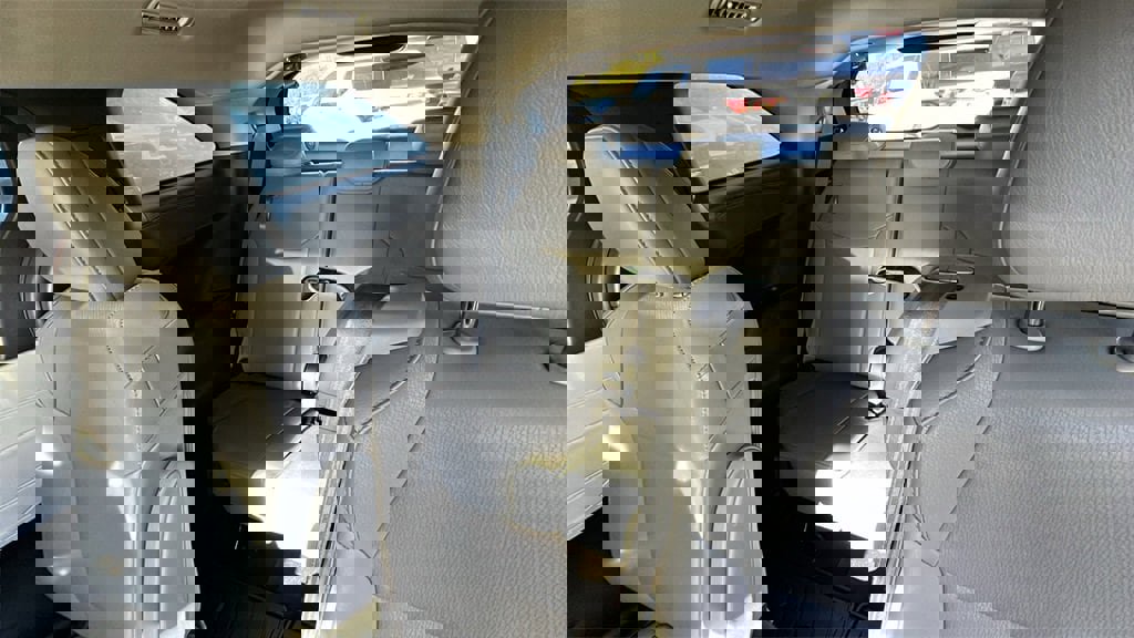 Used 2025 Toyota Sienna XLE image 21