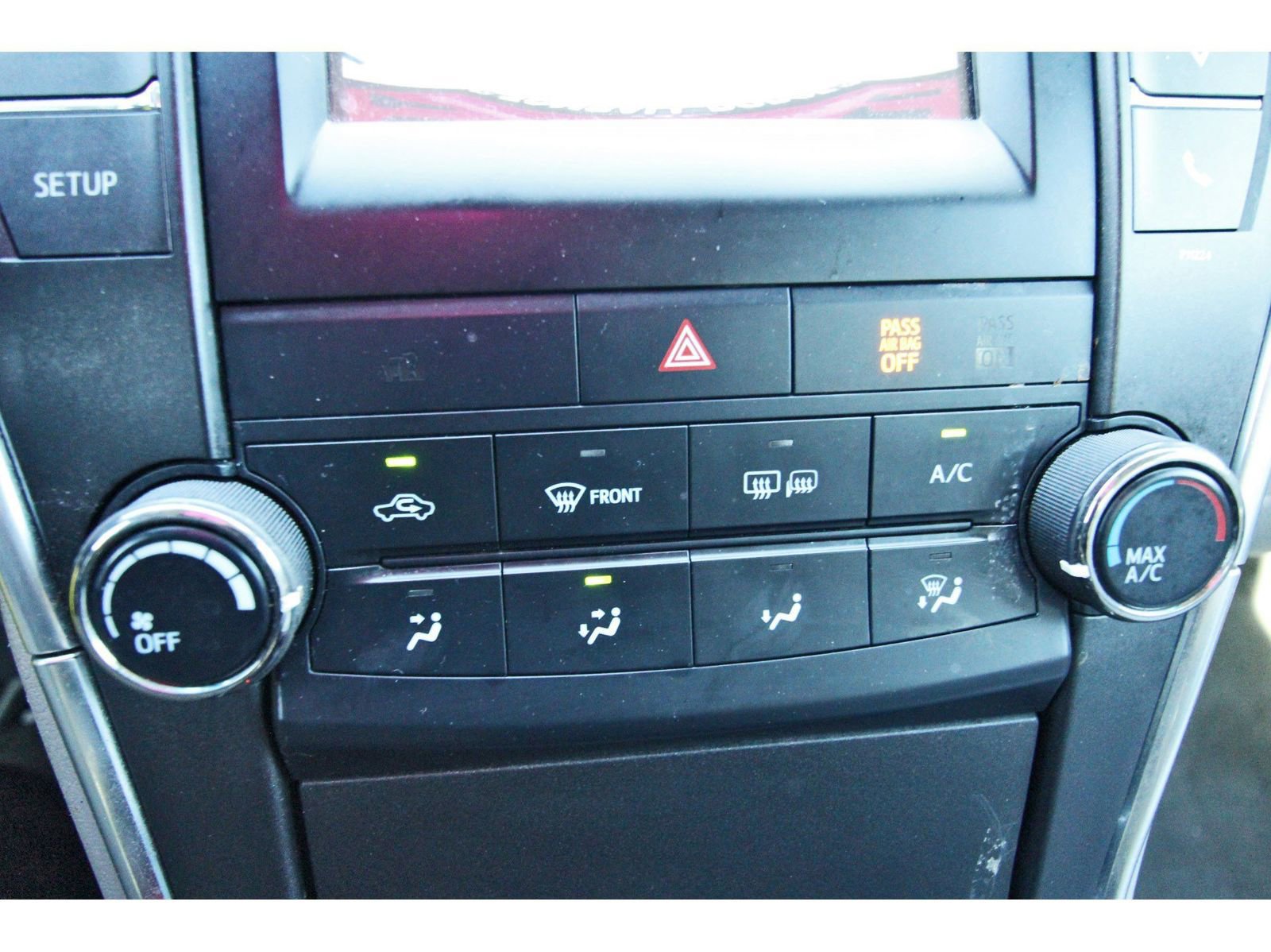 Used 2016 Toyota Camry LE image 28