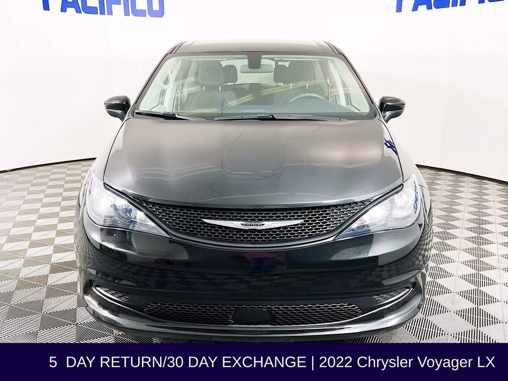 Used 2022 Chrysler Voyager LX image 3