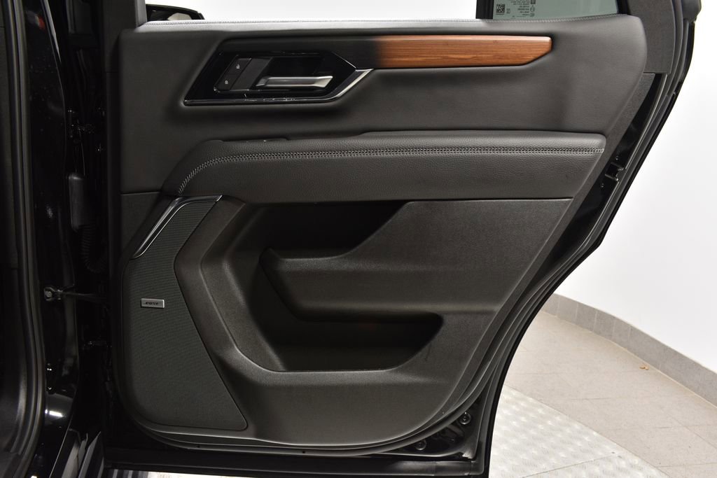 Used 2025 GMC Yukon Denali w/ Sun & Power Step Package image 29
