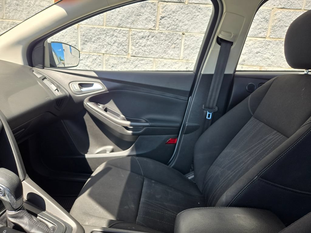 Used 2017 Ford Focus SEL FWD image 29