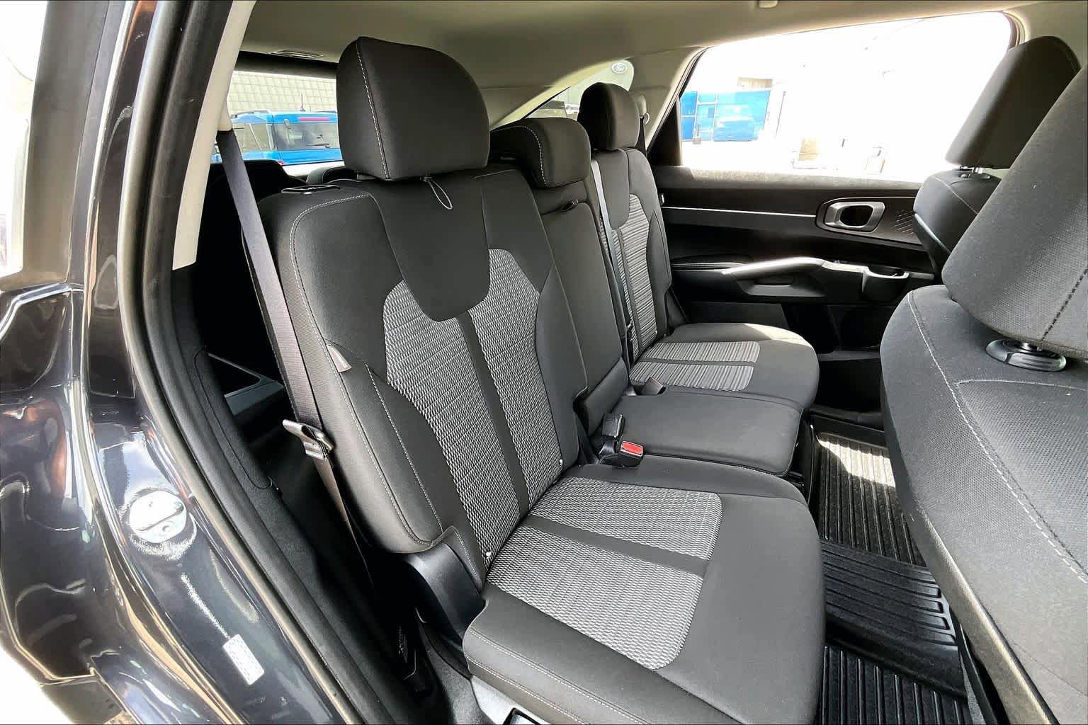 Used 2025 Kia Sorento LX image 18