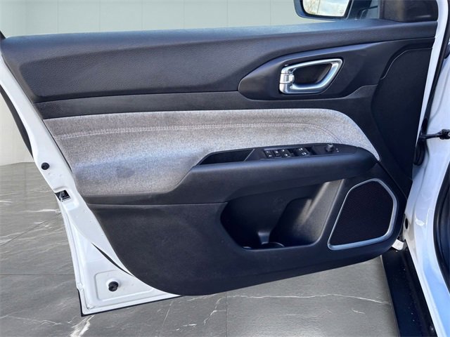 Used 2022 Jeep Compass Latitude image 11