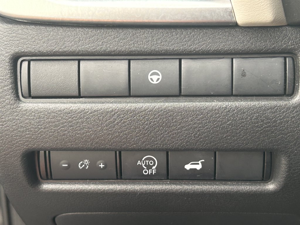 Used 2025 Nissan Rogue SV AWD/4WD image 21