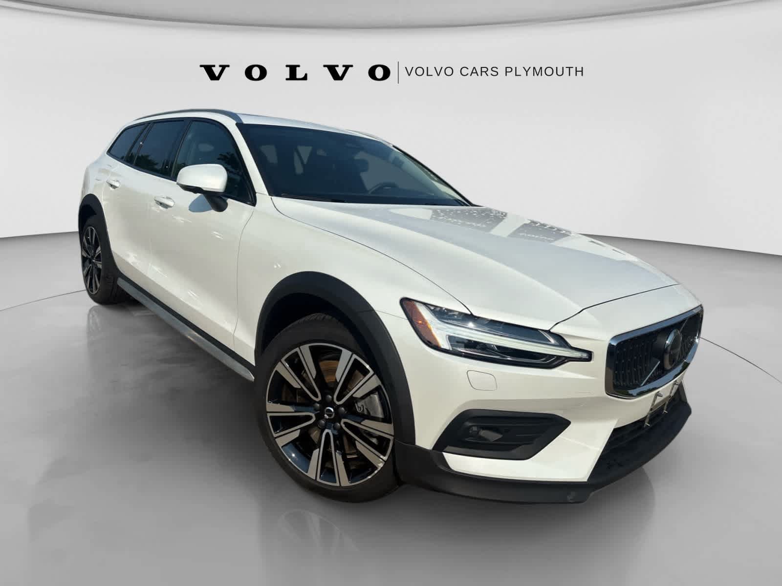 Used 2026 Volvo V60 B5 Cross Country Ultra w/ Protection Package Premier