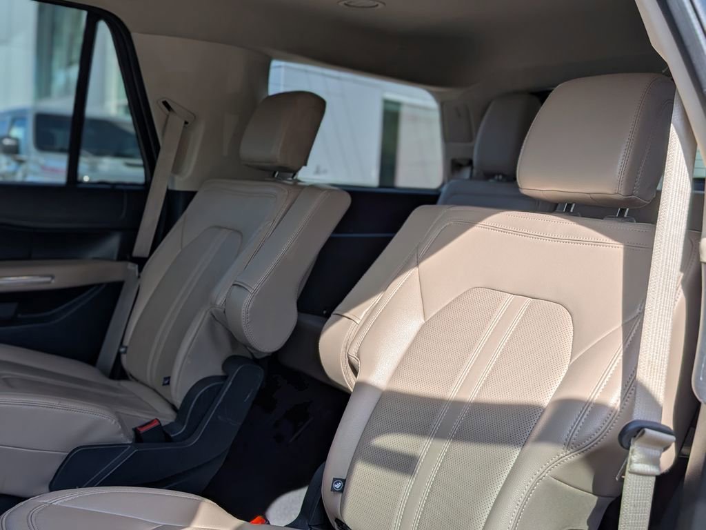 Used 2023 Ford Expedition Limited image 11