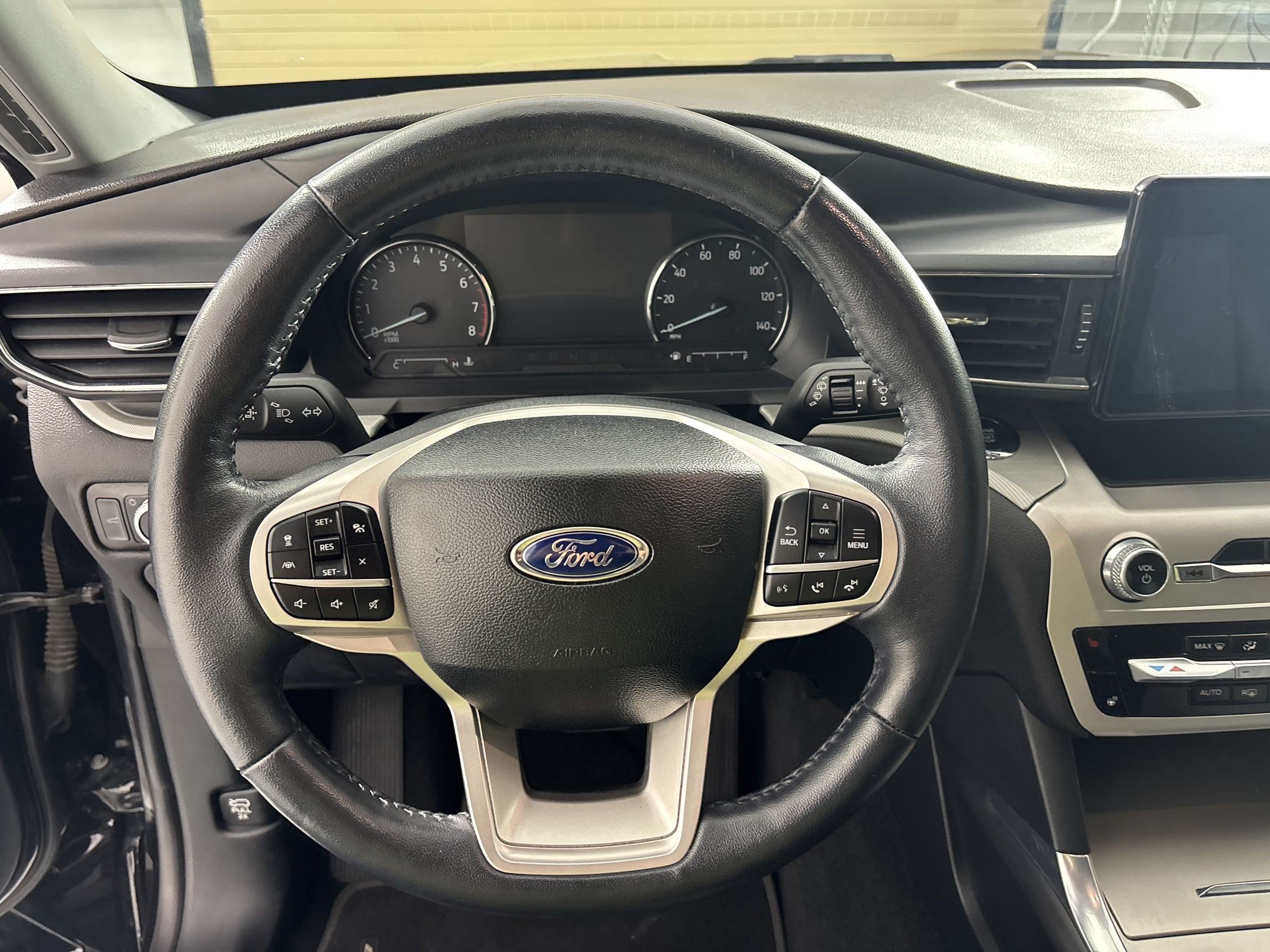 Used 2022 Ford Explorer XLT w/ Equipment Group 202A RWD image 11