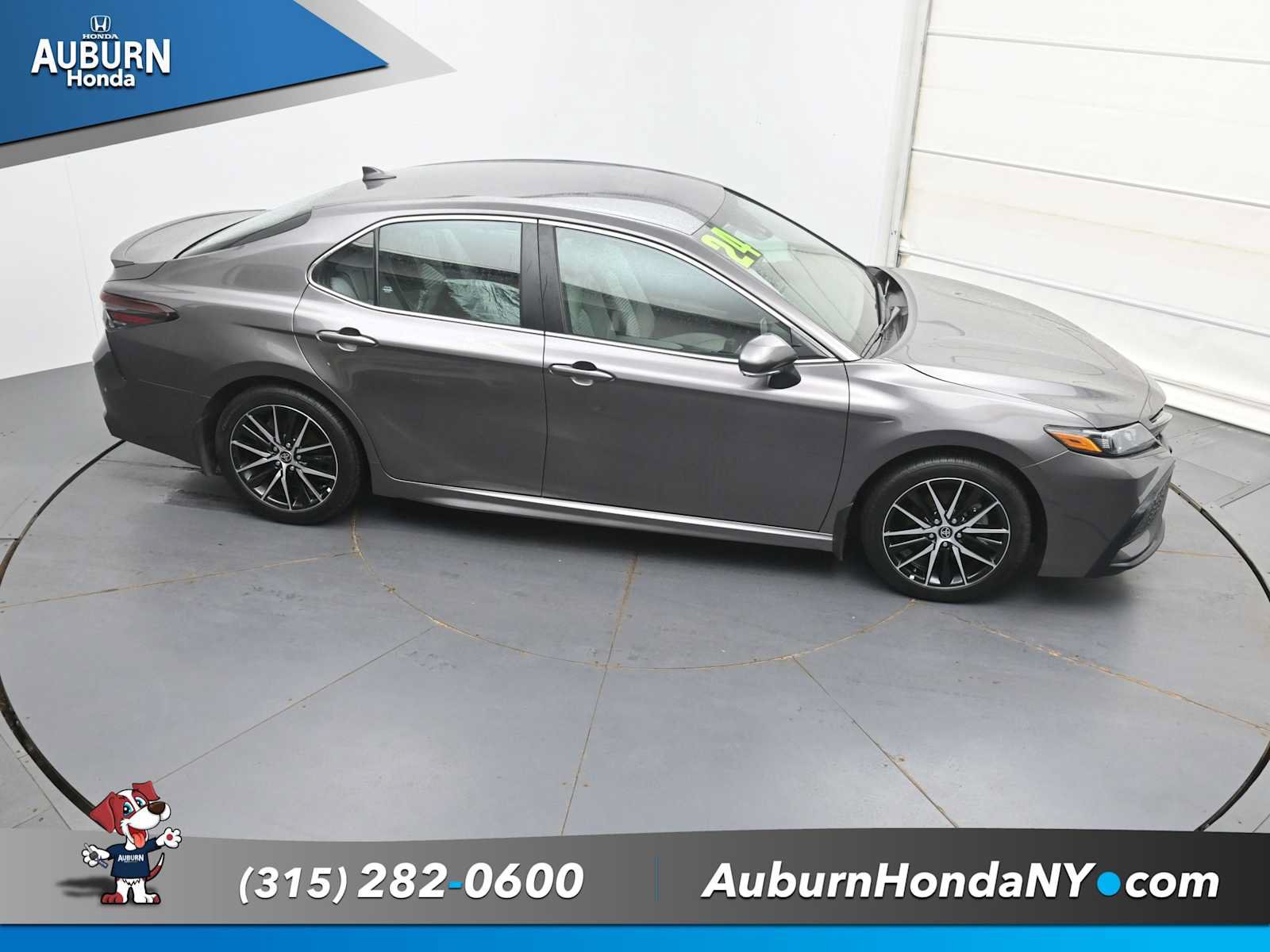 Used 2024 Toyota Camry SE AWD/4WD image 32