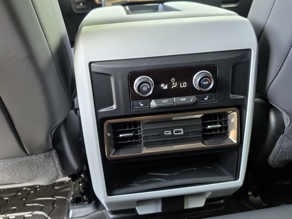 Used 2025 GMC Hummer EV 2X w/ LPO, Dark Essentials Package AWD/4WD image 23