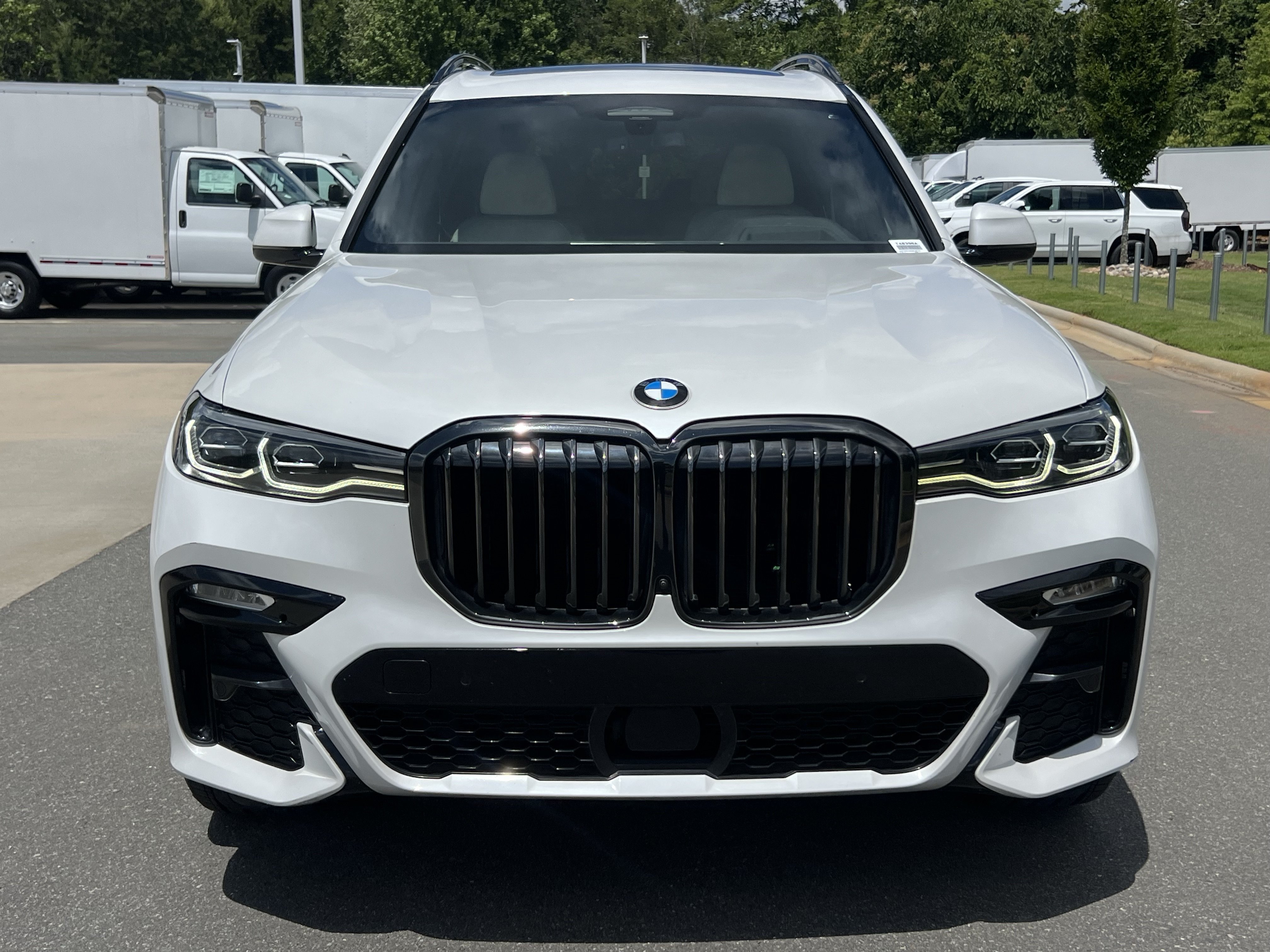 Used 2022 BMW X7 xDrive40i w/ M Sport Package AWD/4WD image 4