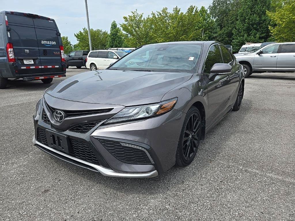 Used 2023 Toyota Camry XSE FWD image 3