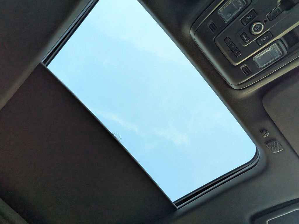 Used 2024 Chevrolet Tahoe High Country image 25