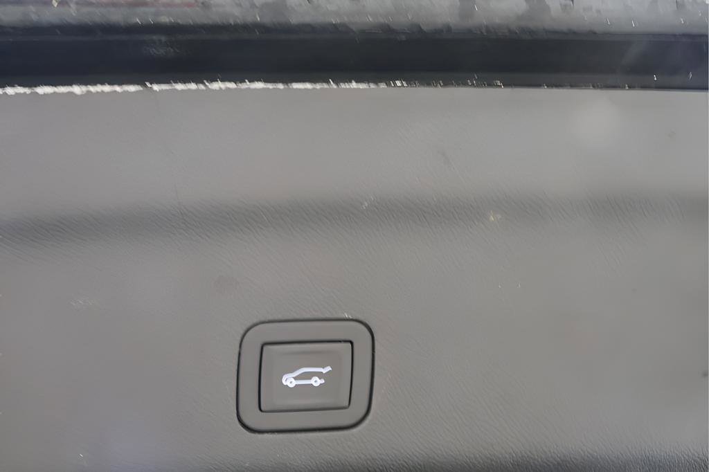 Used 2026 Chevrolet Suburban High Country AWD/4WD image 31