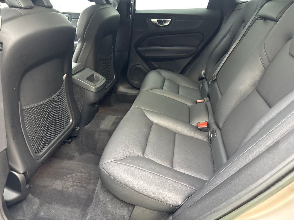 Used 2023 Volvo XC60 B5 Plus FWD image 35