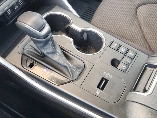 Used 2024 Toyota Highlander LE AWD/4WD image 16