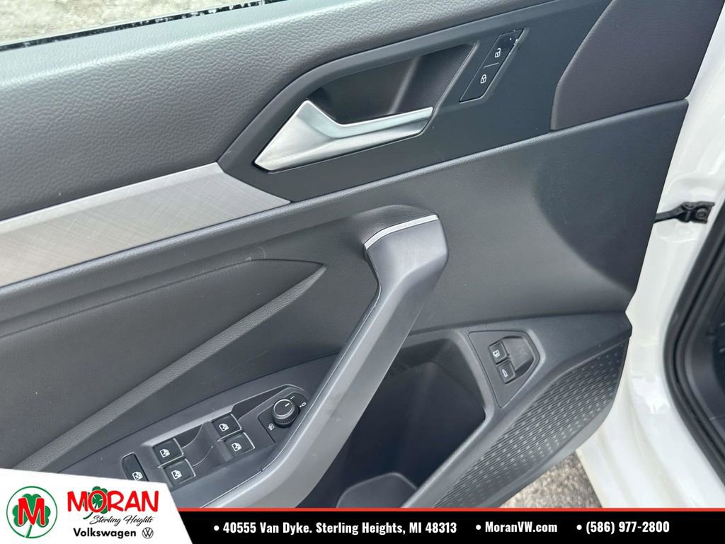 Certified 2023 Volkswagen Jetta SE w/ Panoramic Sunroof Package FWD image 17