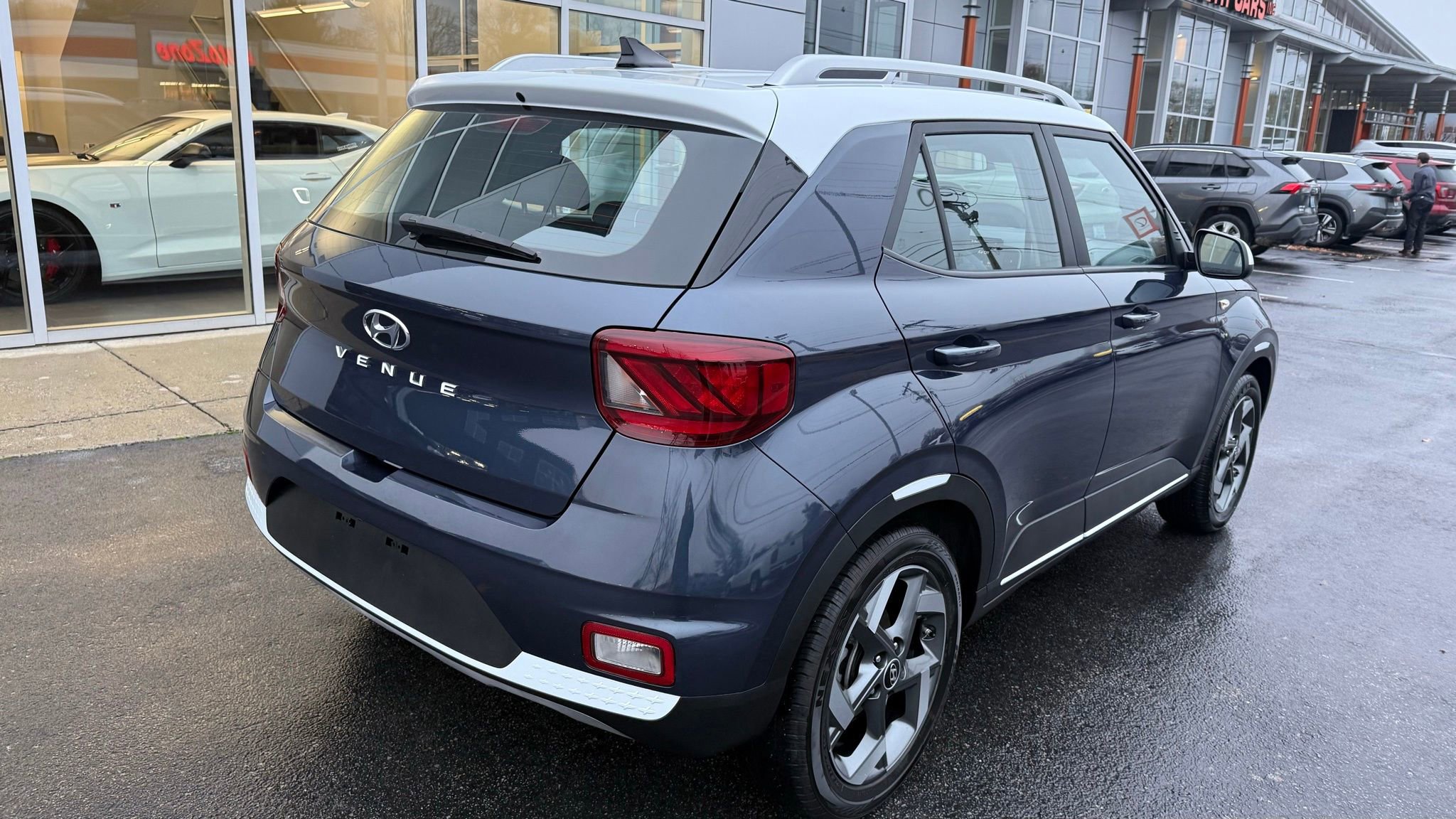 Used 2020 Hyundai Venue image 5